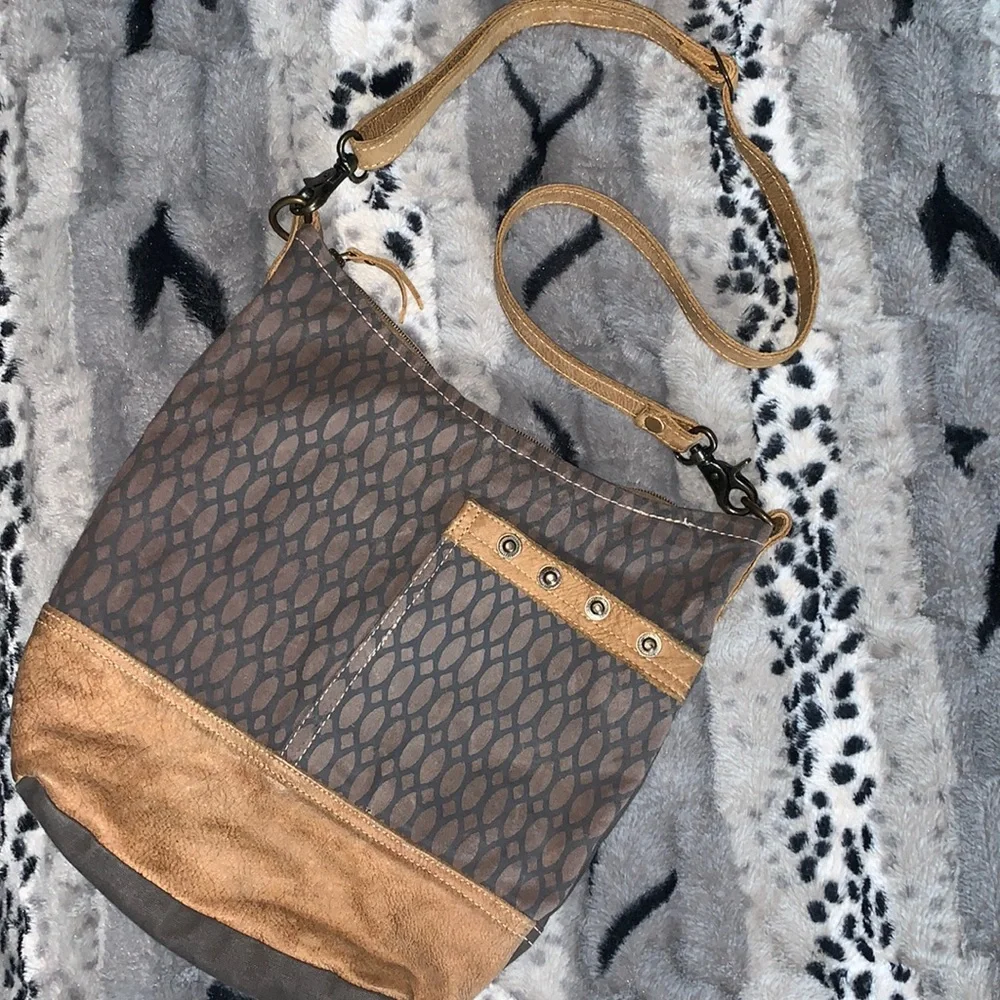 Myra Shoulder / Crossbody Bag - Picture 1 of 12